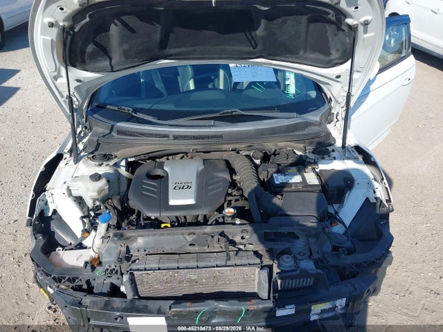 Hyundai VELOSTER Turbo