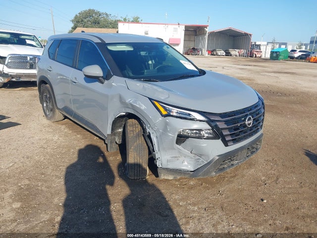 Salvage Nissan Rogue Image