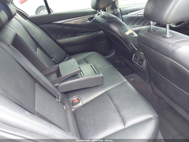 INFINITI Q50 Premium