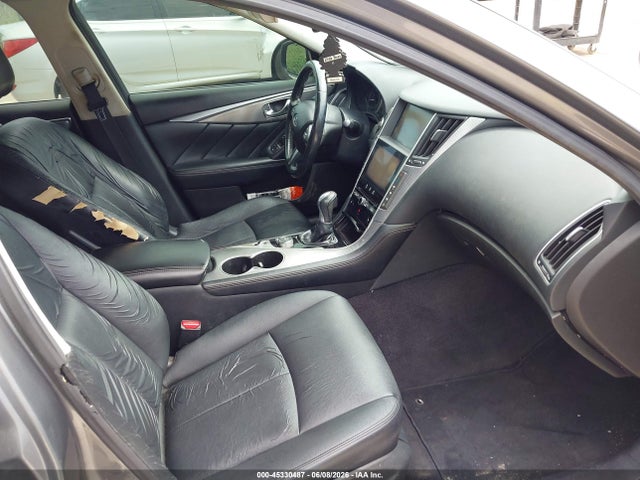 INFINITI Q50 Premium
