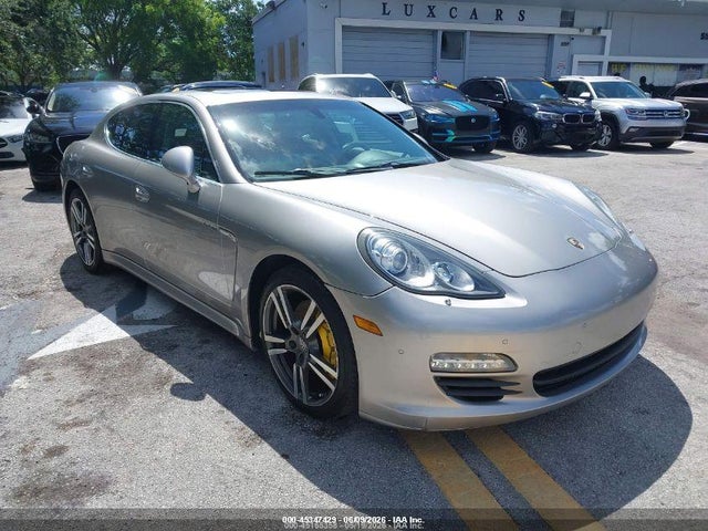 Salvage Porsche Panamera Hybrid Image
