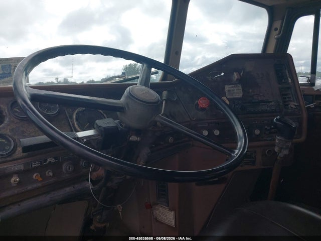Freightliner Conventional Fld120