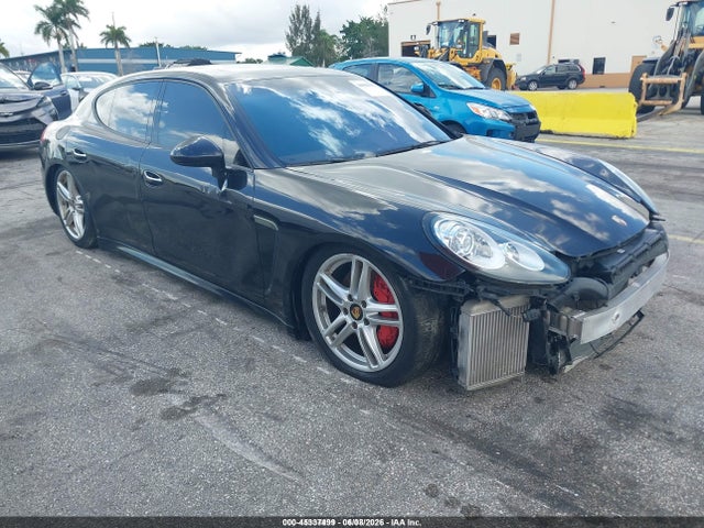 Salvage Porsche Panamera Image