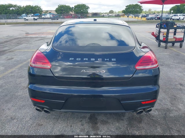 Porsche Panamera 4s