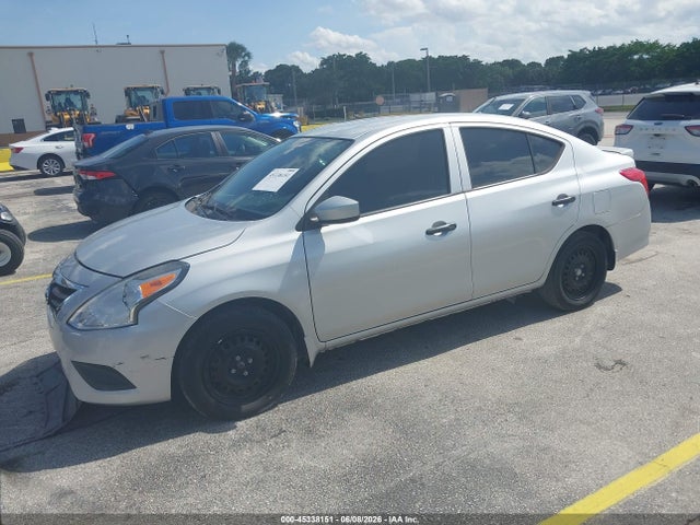 Nissan Versa 1.6 S+