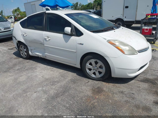 Salvage Toyota Prius Image