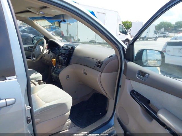 Toyota Sienna Ce