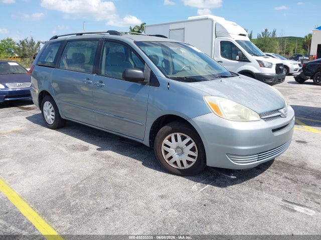 Salvage Toyota Sienna Image