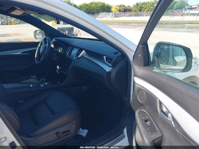 INFINITI Qx Luxe Awd