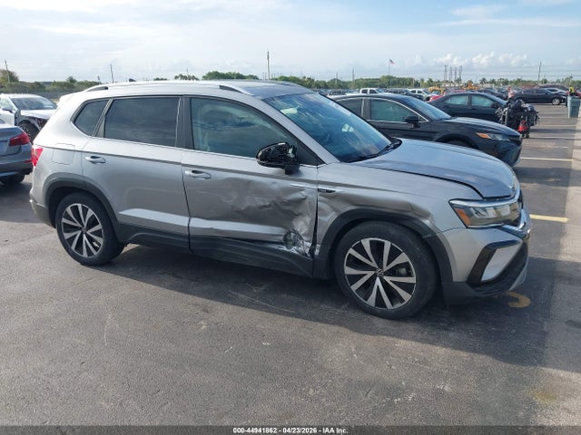 Salvage Volkswagen Taos Image