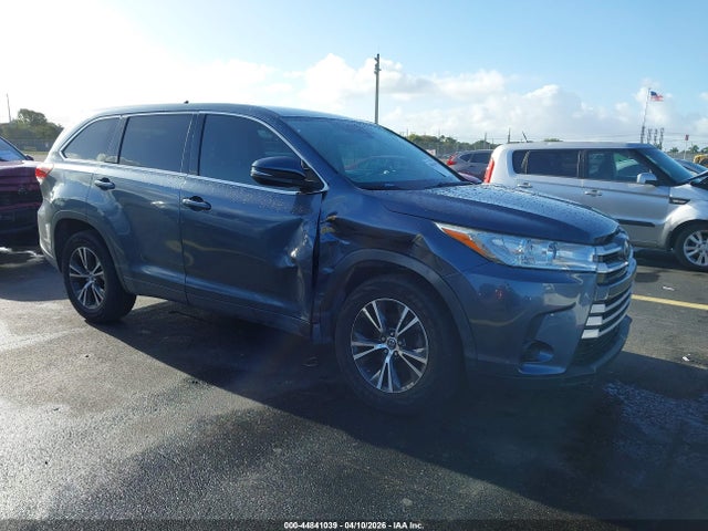 Salvage Toyota Highlander Image