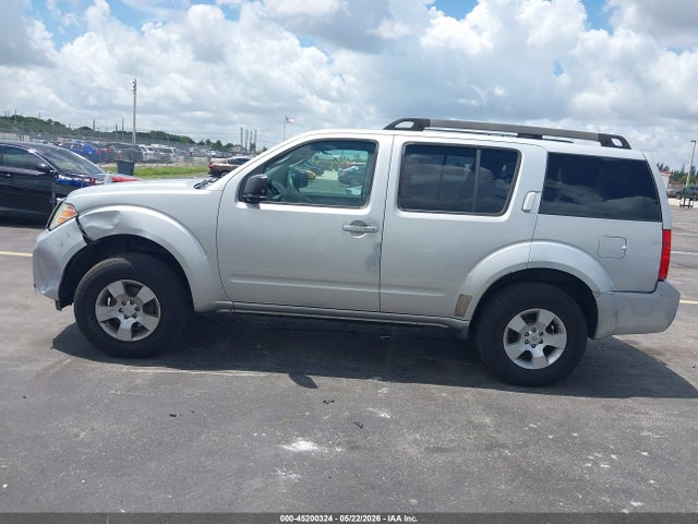 Nissan Pathfinder S