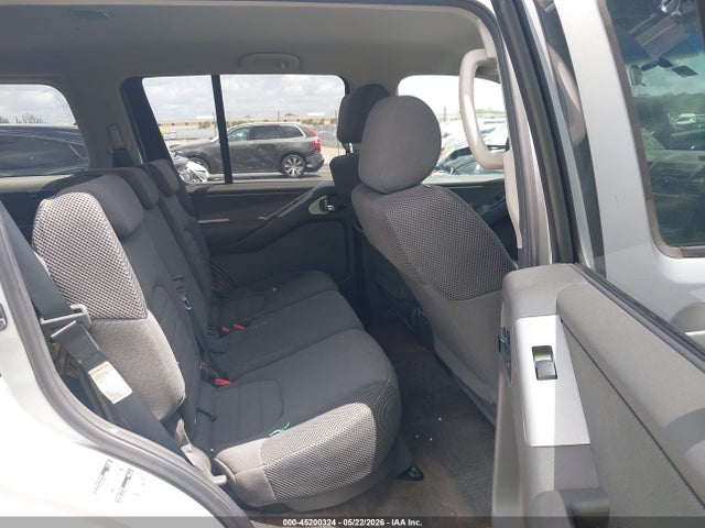 Nissan Pathfinder S