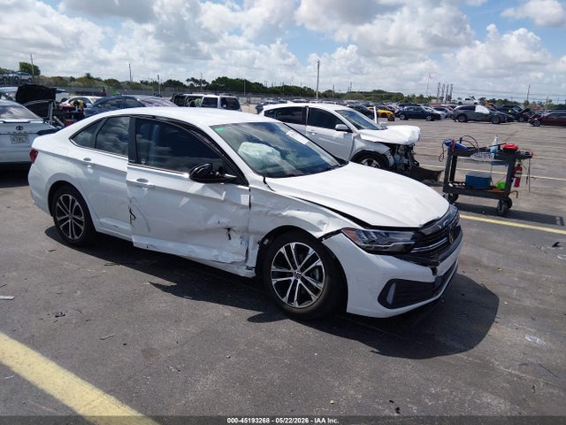 Salvage Volkswagen Jetta Image