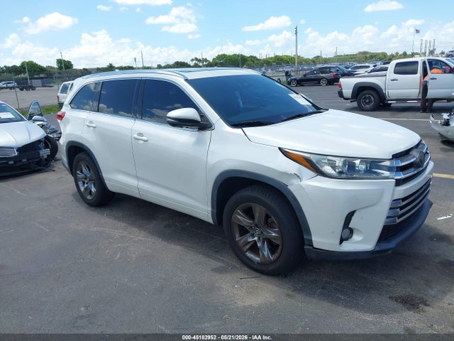 Salvage Toyota Highlander Image