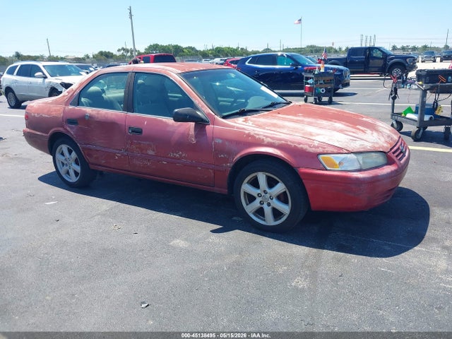 Salvage Toyota Camry Image