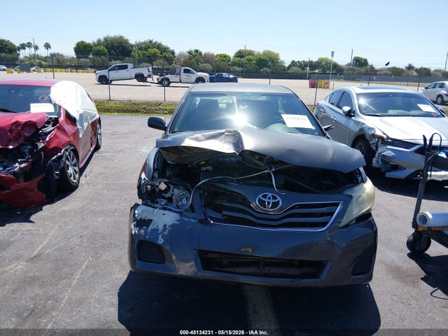 Toyota Camry Le V6