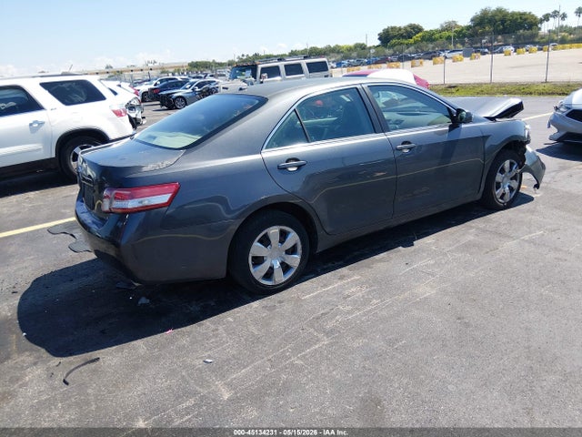 Toyota Camry Le V6