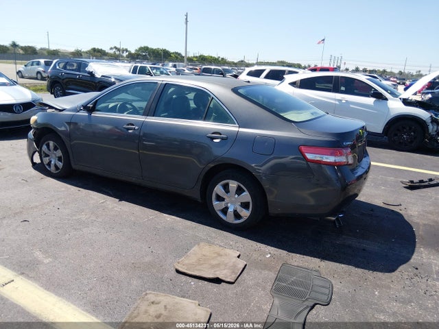 Toyota Camry Le V6