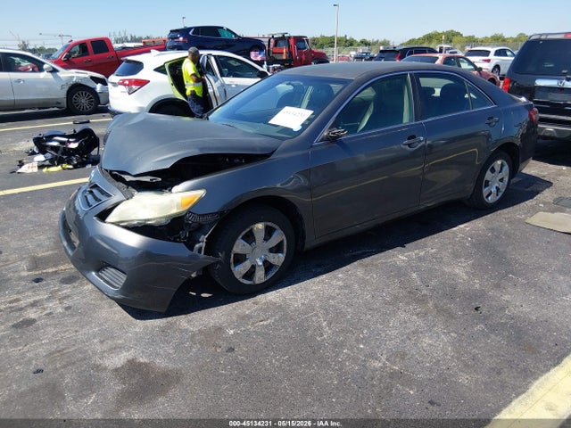 Toyota Camry Le V6