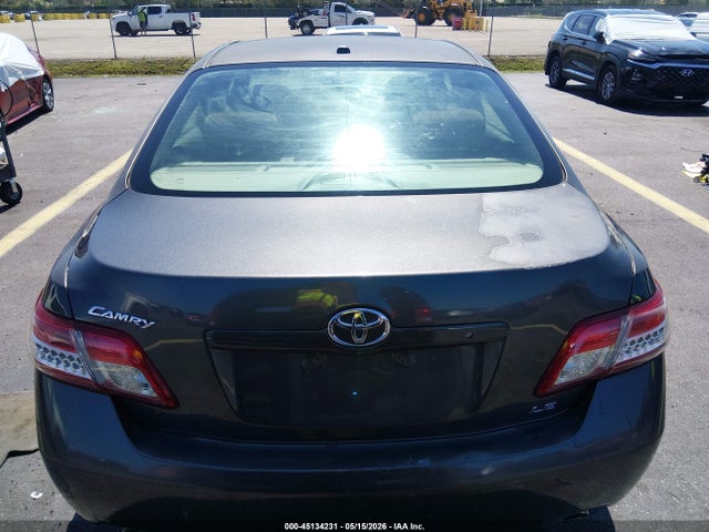 Toyota Camry Le V6