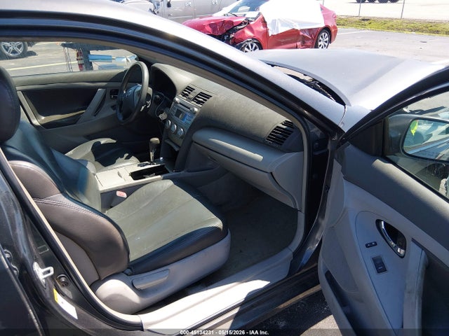 Toyota Camry Le V6