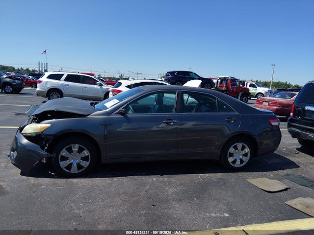 Toyota Camry Le V6