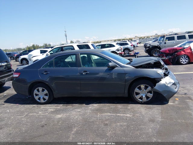 Toyota Camry Le V6