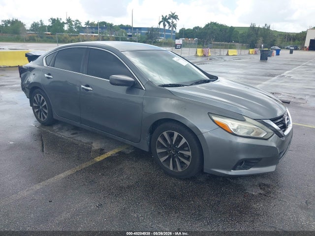 Salvage Nissan Altima Image