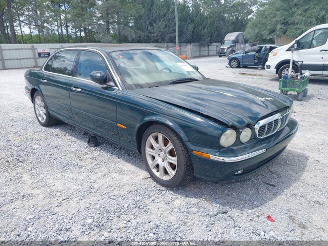 Salvage Jaguar XJ Image