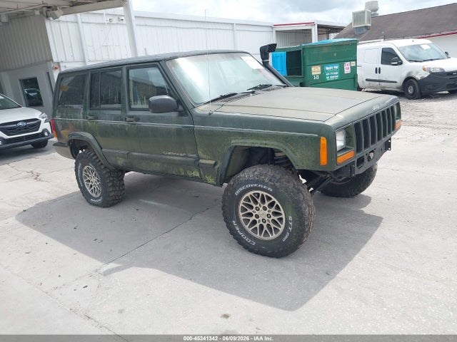 Salvage Jeep Cherokee Image