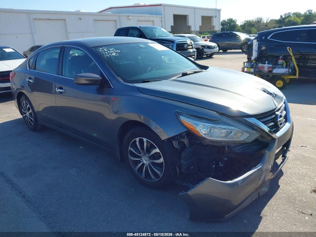 Salvage Nissan Altima Image