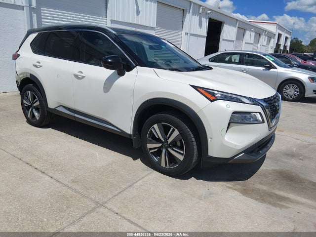 Salvage Nissan Rogue Image