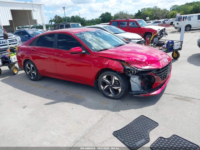 Salvage Hyundai ELANTRA Image