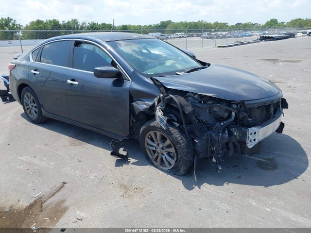 Salvage Nissan Altima Image