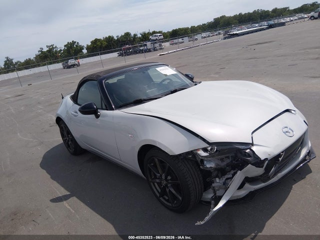 Salvage Mazda MX-5 Miata Image