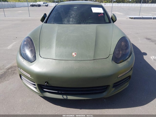 Porsche Panamera 4