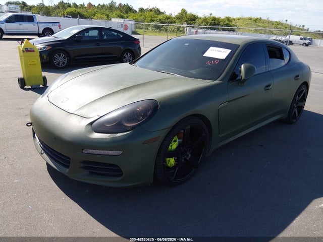 Porsche Panamera 4
