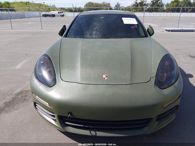 Porsche Panamera 4