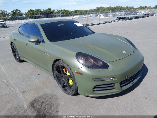 Salvage Porsche Panamera Image