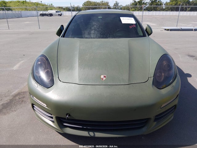 Porsche Panamera 4