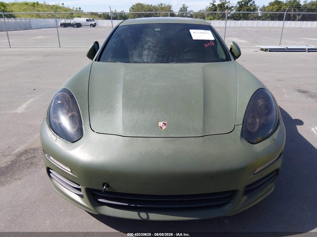 Porsche Panamera 4
