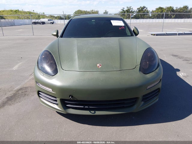 Porsche Panamera 4