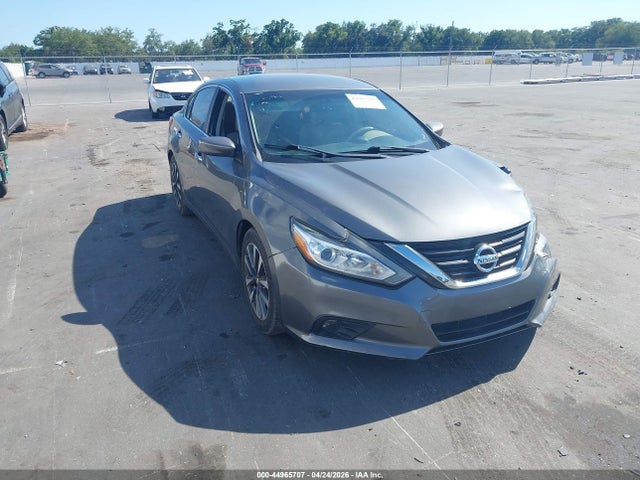 Salvage Nissan Altima Image