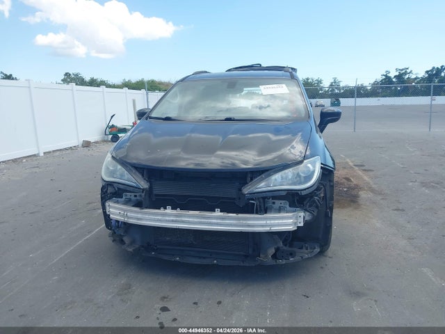 Chrysler Pacifica Touring-l