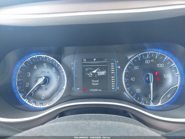 Chrysler Pacifica Touring-l