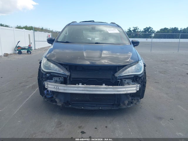 Chrysler Pacifica Touring-l