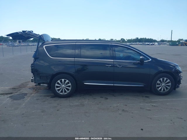 Chrysler Pacifica Touring-l