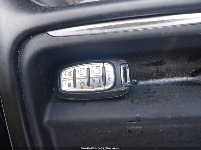 Chrysler Pacifica Touring-l