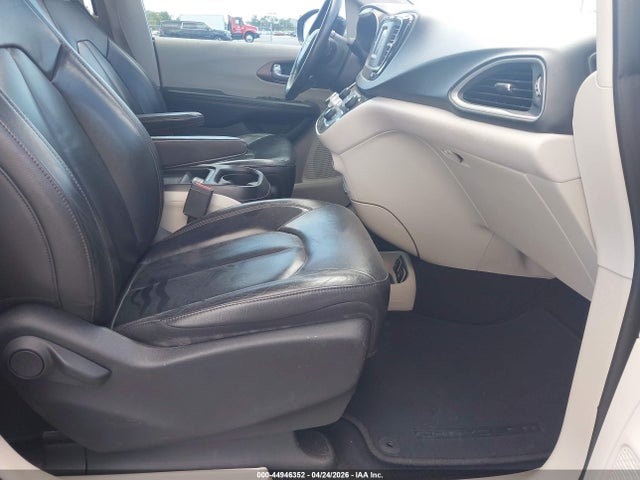 Chrysler Pacifica Touring-l